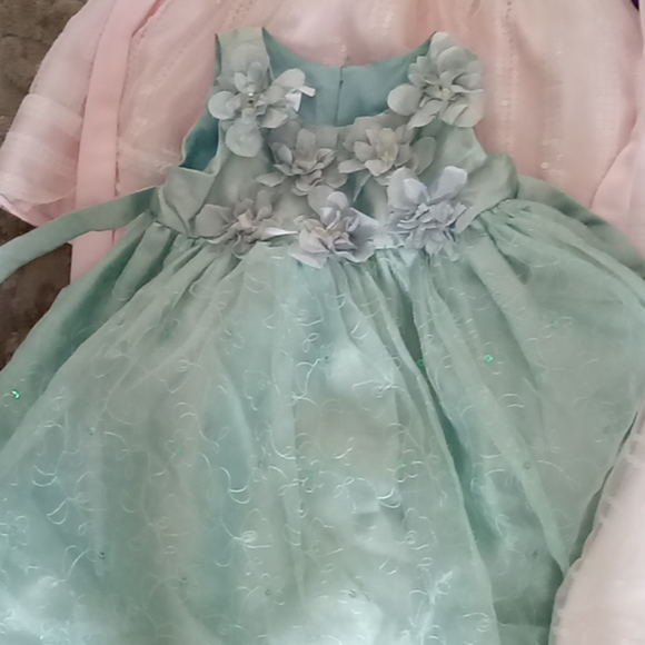 Formal dresses 18months - Picture 2 of 5